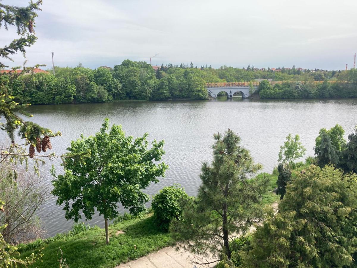 Apartments Near The Pond Прага Экстерьер фото